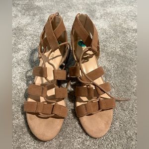 Nine West Gladiator Suede Lace Up Wedge Sandal - size 8M Tan